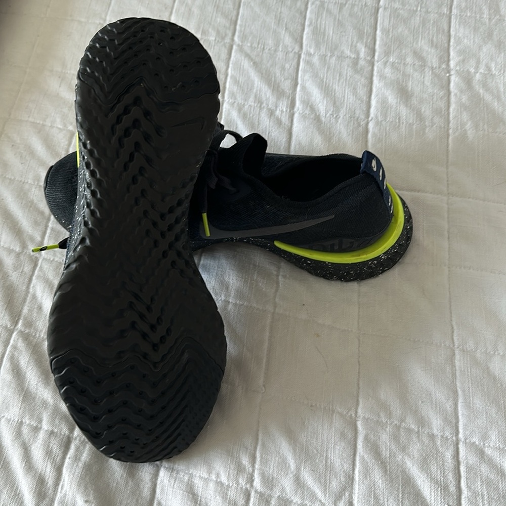 Nike React Sneaker In Excellent Condition Size 12 - image 3